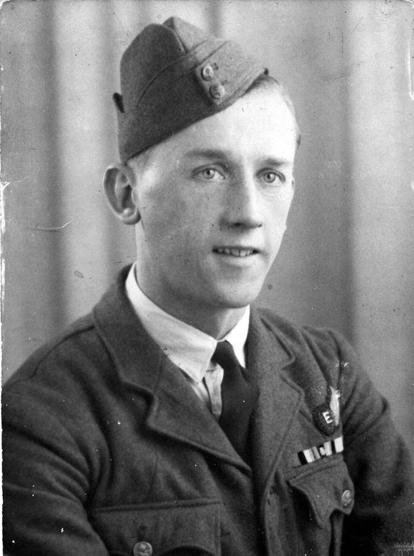 CCW1943.jpg (142983 bytes)