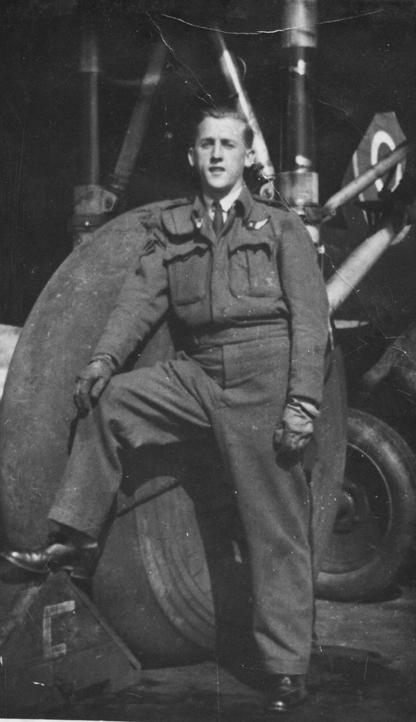 dad1943b.jpg (167974 bytes)