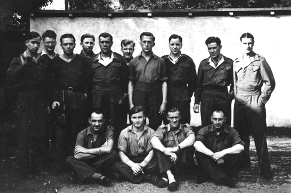 powarmy.jpg (89722 bytes)